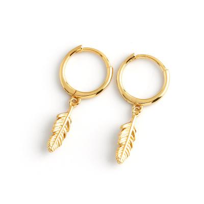 China Wholesale Hot Trendy Feather Design Mini Pendant 18K Gold Plated Alloy Jewelry Circle Earring Girl for sale