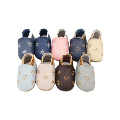 China Anti-Smell Comfort Genuine Leather Infant Shoes Printed Soft Unisex Baby Shoes Toddler Kids Prewalkers for sale