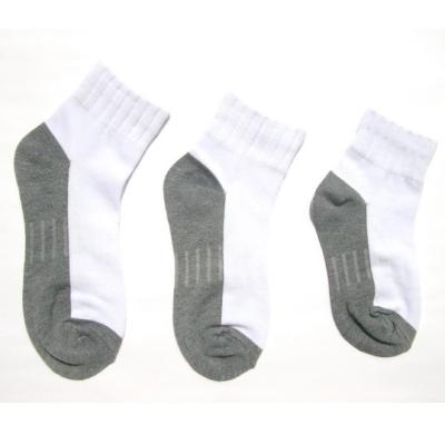 China Custom logo, design, color knitted cotton student's men socks for sale