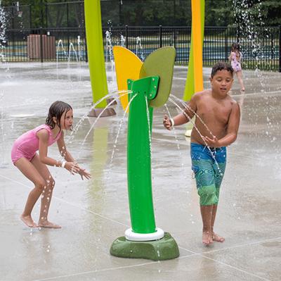 China Outdoor Water Park Cenchi Kids Playground Water Slide Buds Spray Wet Playground Equipment For Water Play for sale