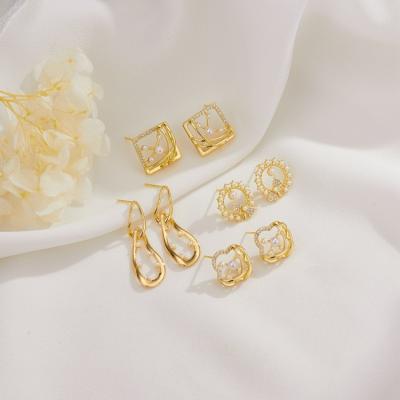 China New FASHIONABLE Style 14K Gold Plated Pearl Earrings Stud Women's Pearl Stud Earrings for sale