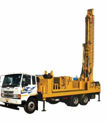 China 300m Kruippakjechassis of van Vrachtwagenchassis Waterput die Rig Borehole Drilling Equipment 85kw boren Te koop