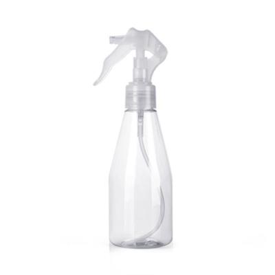 China Garden Horticulture PET Spray Bottle Sloping Plastic Watering Pot for sale