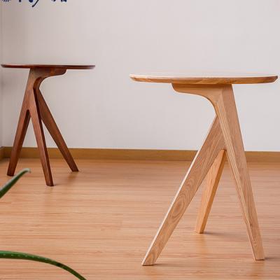 China Durable Simple Elegant Living Room Wooden End Coffee Tables Round Solid Wood Serving Side Table For Home Decor for sale