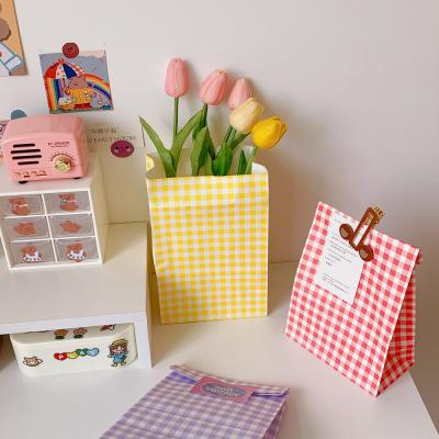 China Small Cool Paper Bag Color Plaid Paper Gift Dropshipping Recyclable Small Paper Bags Gift Packaging Cute Bag for sale