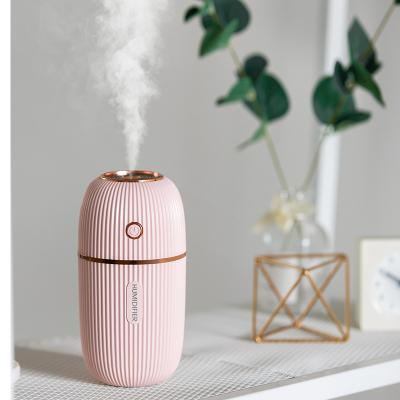 China 2020 New 300ml Ultrasonic Car Air Humidifier Mini USB Handheld Portable Humidifier Can Be Used In The Car for sale