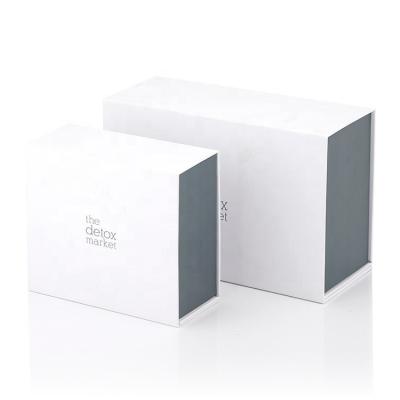 China Recyclable Premium Flat Pack Rigid Cardboard Bespoke Gift Packaging Magnetic Closure Luxury Folding Box for sale