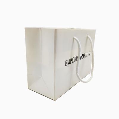 China Recyclable Recycling Gift Bags For Clothes With Rope Handle Custom Printed On Glossy Paper for sale