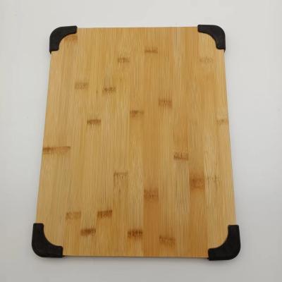 China Factory direct sale viable wholesale non-slip thick bamboo choppers with four silicone rubber feet sharpen chopping boards for sale