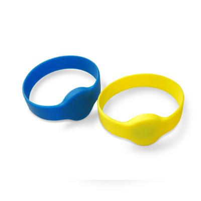 China Waterproof Silicone Wristband 13.56MHz FuDan FM11RF08 Chip RFID Silicone Wristband for sale