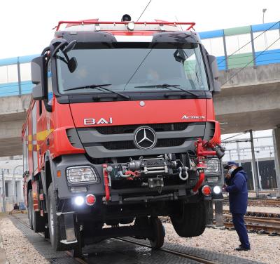 China Schweres Fahrwerk Doppelzweck Eisenbahn Feuerwehrfahrzeug Eisenbahnsystem Wasserbehälter Feuer 1435mm für Schienen zu verkaufen