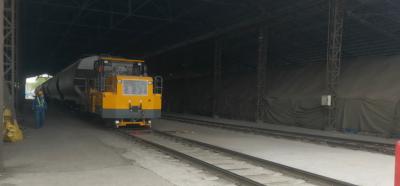 China Trator de dupla utilização ferroviário-rodoviário do tipo HTRR113 que utiliza motores de marcas de renome internacional à venda