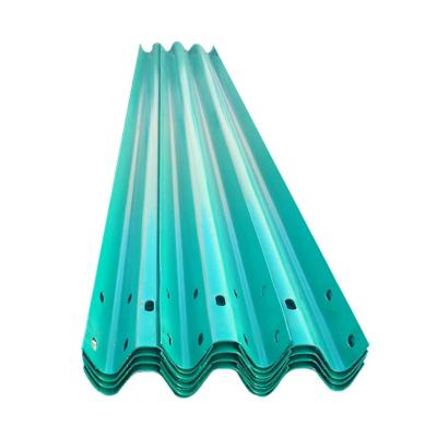 China Barrera de choque de vigas metálicas galvanizadas de acero inoxidable para protección de barandillas de protección de carreteras en venta