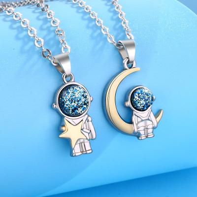 China TRENDY 2Pcs/Set Astronaut Couple Necklaces Male And Female Clavicle Commemorative Light Luxury Pendant Romantic Couple Necklace for sale