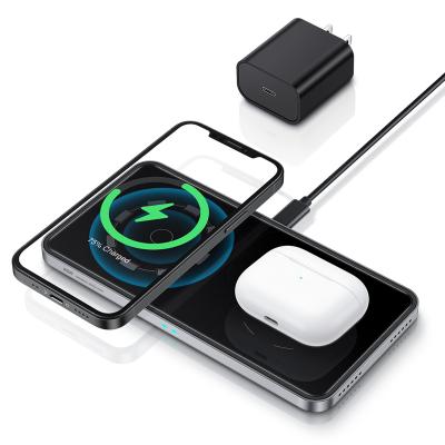 China ESR Mobile Phone Support HaloLock 2-in-1 Magnetic Wireless Charger for iPhone 12 for sale