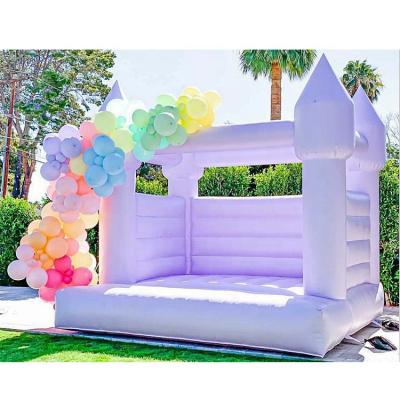 Cina Hot sale 8 X8ft inflatable Purple bouncers jumper wedding bouncy castle combo mini white bounce house kids castle for party in vendita