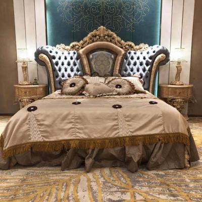 China Italian Luxury Royal Antique Solid Wood Tall Bedroom Furniture Solid Wood Set for sale