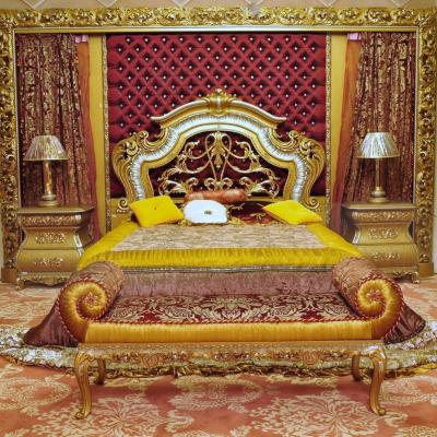 China Latest baroque design royal gold color furniture high quality italian antique solid wood baroque bedroom with bench for sale