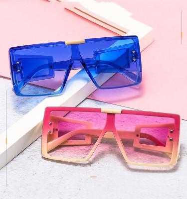 China Luxury Sunglasses 2021 Designer Sunglasses Fashion Sun Glasses Vintage One Piece Oversized Women Glasses for sale