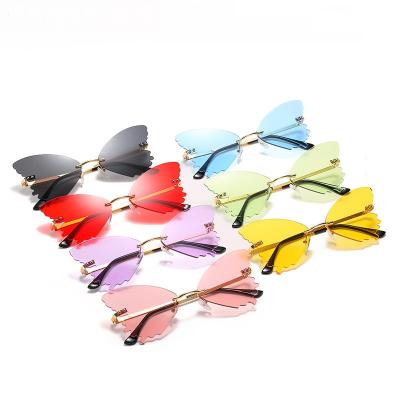 China Fashion sunglasses 2021 new butterfly style ocean colorful film personalized frameless sunglasses for sale