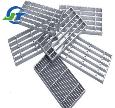 China Industrial Galvanized Stair Tread With Baseplate Made From Steel Grating Hot Dip Galvanized for sale