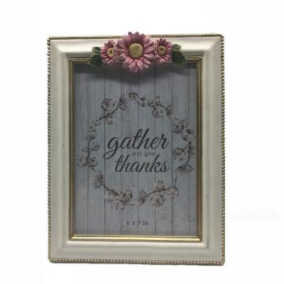 China Wedding Decoration Souvenir Resin Picture Photo Frame 5x7 Inch Flower Picture Frame for sale