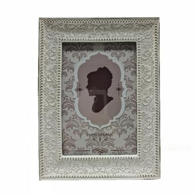 China Wholesale Flower White Photo Frame Decorative Wedding Photo Frame Souvenir Wedding Shop Display Frame for sale