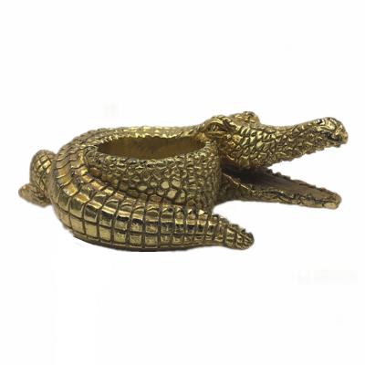 China Trending Animal Alligator Tea Light Candle Holder Gold Resin Crocodile Candle Holder for Diwali Gifting Hotel Party Decoration for sale