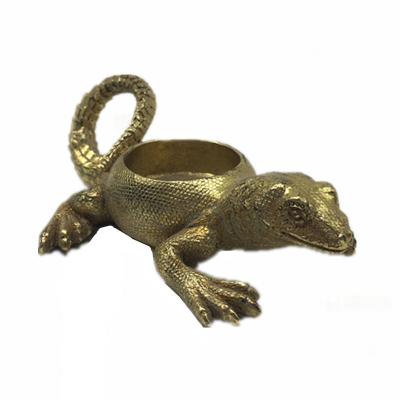 China Novel design polyresin gecko candlestick for table decor resin candle stand with lizard sculptures European home accessories for sale