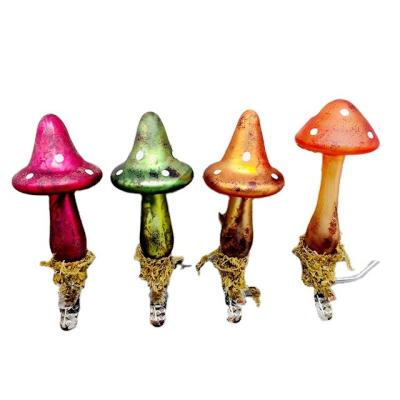 China Chimera Holiday Decorate Christmas Blown Glass Mushroom Deocation With Glitter for sale