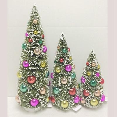 China Cheapest natural sisal Christmas bottle brush tree with plastic ball from Shenzhen factory for sale