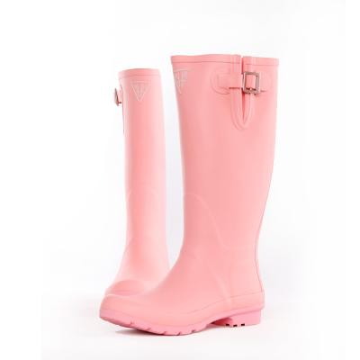 China Low MOQ Anti-Slip Pink Rubber Boots In Running Women Hunting Boots Wellington Rain Boots for sale