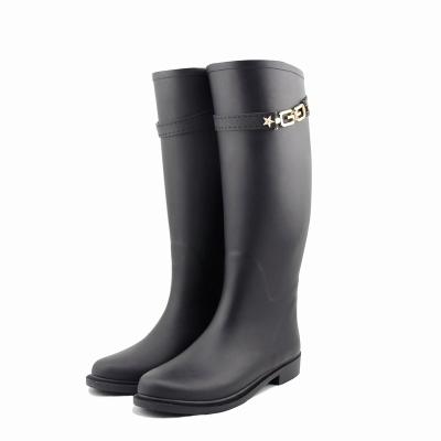 China Fashion Trend High Quality Outdoor Black Knee High Waterproof Rubber Rain Boots For Women for sale