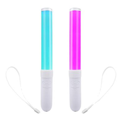 China The most popular party factory direct sale customs lead white glow sticks for concert for sale