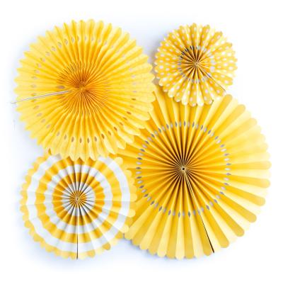 中国 Amazon Hot Selling Yellow Paper Fans Pinwheels Paper Rosettes Birthday Party Decoration Paper fans Manufacturer 販売のため