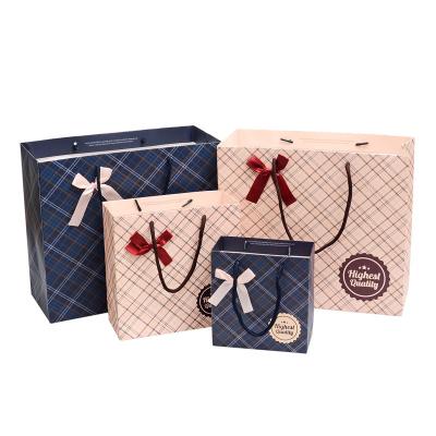 China Recyclable Stock Shopping Paper Bags With Customizable Logos , Unique Luxury Shopping Color Printing Gift Paper Bags for sale