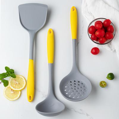 China Hot Sale 3 PCS Silicone Kitchen Accessories Viable Kitchenware Cooking Silicone Kitchen Utensil Set With Wooden Handle Cooking Tools for sale