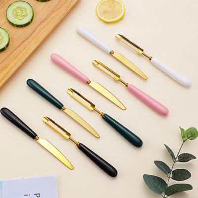 China Flatter Kitchen Instrument Slicer Kitchen Instrument Stainless Steel Gold Silverware Peeler Knife Melon Viable Fruit Vegetable Potato Carrot Peeler for sale