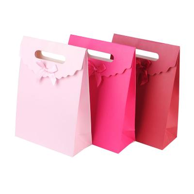 China Recyclable Portable Packaging Creative Gift Paper Bag Flip Paper Bag /Small Cartoon Gift Bag With Flip Top And Buckle for sale