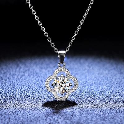 China CLASSIC 1 Carat Moissanite Necklace Wedding Four Leaf Clover Stone Pendant Necklace 925 Sterling Silver Choker Yellow Gold Moissanite for sale