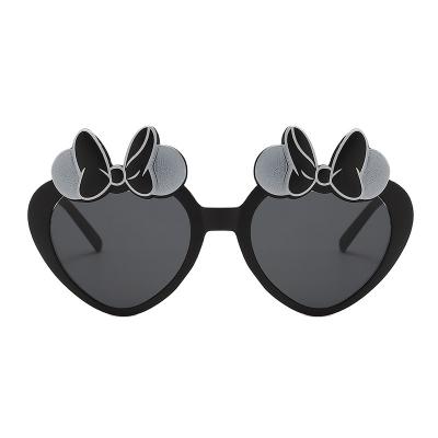 China Mommy and Me Heart Shaped Baby Sunglasses Fashion Little Cute Black Pink Children Kids Round Glass Sun Glasses For Kids for sale