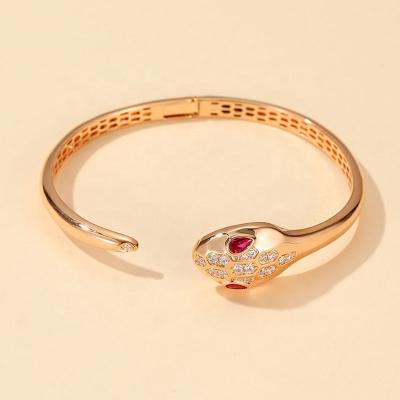 China Hot Selling Personality Customizable Moissanite Diamond Bangle Jewelry Snake Design Micro Arrangement Good Quality Brass Jewelry for sale