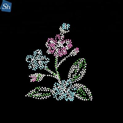 China Wholesale Beautiful Flower Flatback Hot Fix Pattern Iron On Transfers For T Shirt for sale