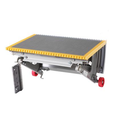 China Good Price 600mm Stainless Steel Escalator Stainless Steel Step With Delimitation 3 Yellow Escalator Step for sale