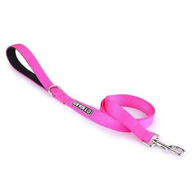 China Custom Various Sizes Padded Nylon Dog Leash With Neoprene Padded Handle for sale