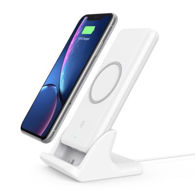 China Mobile Phone Fast Wireless Charger Qi Certified Wireless Charging Stand with 10000mah Power Bank 2019 for sale