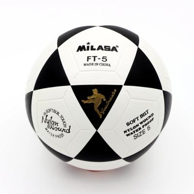 China 2021 hot sell Customized logo Children playing professional PVC football ball à venda