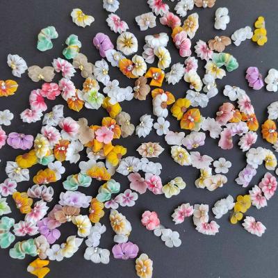 China Handmade Small Acrylic Nail Art Charms Kawaii 3D Flowers Pearl Nail Wholesale Fresh And Beautiful Nail Jewelry for sale