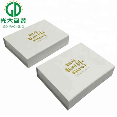 China Fashion Antirust Gift Box Packaging With Magnetic Closure for sale