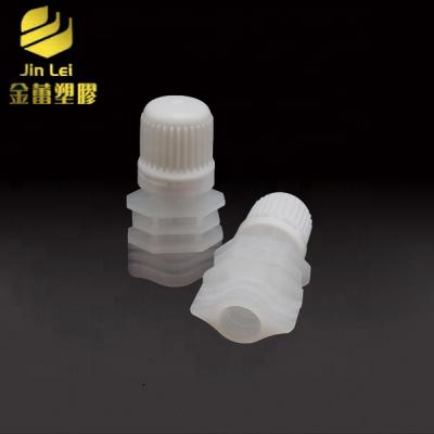 China Non Spill Colored Plastic 8.6mm Dual Card Slot Nozzle With Cap For Flexible Package for sale